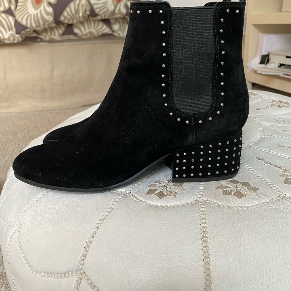 Marc Fisher 8.5 suede studded booties